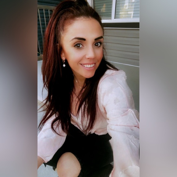 Meet your Posher, Whitney - Picture 2 of 6